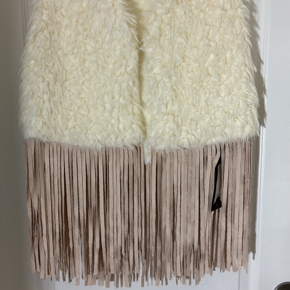 NWT CODE Women’s Ivory Vest Tassels Sherpa/Acrylic One Size - Picture 3 of 6